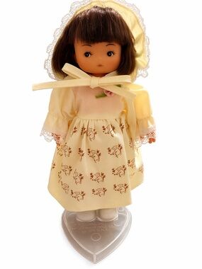 Classic Cream Lace Bonnet Girl Doll